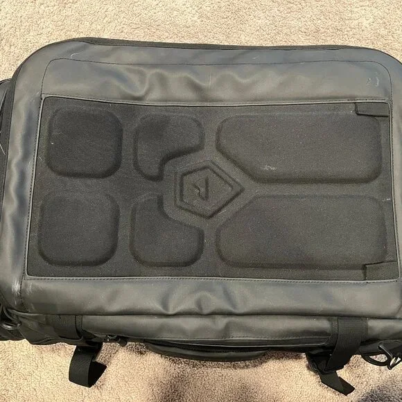 Wandrd Carryall Duffel 40L - Picture 2 of 5